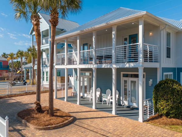 Luxurious 8 Bedroom Coastal Retreat in Destin - Perfect for Groups